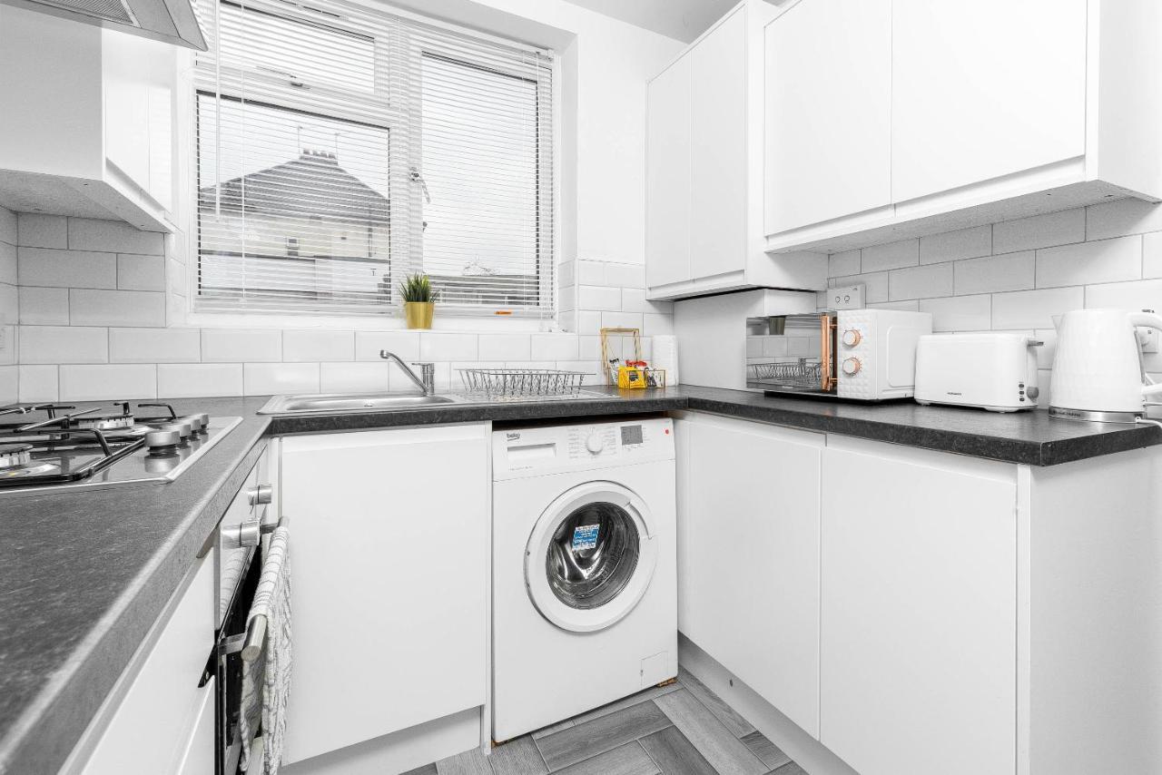 5 Bedroom House - 10 Guests - Multiple Off Street Parking - Garden - Smart Tv - Wifi - Contractors - Families - Groups Birmingam Exterior foto
